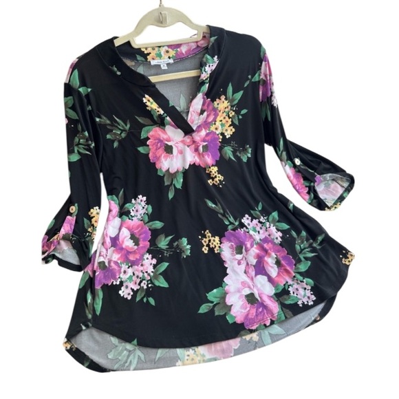 white birch Tops - 413. White Birch Floral‎ Tunic Size Medium